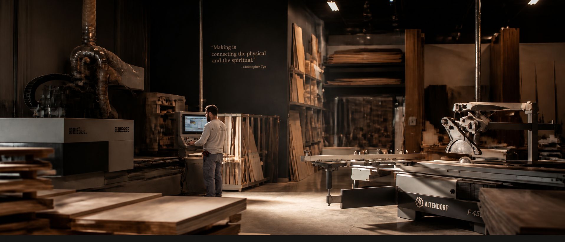 Interior del taller de VPRO Millwork con maquinaria CNC y madera en existencia